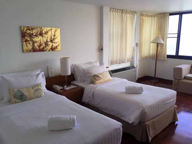 Nern Chalet Beachfront Hotel Хуа Хин Екстериор снимка