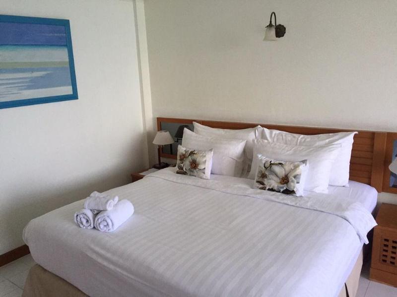 Nern Chalet Beachfront Hotel Хуа Хин Екстериор снимка
